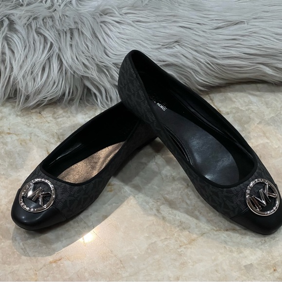 Michael Kors Black & Sliver Logo Ballet Flats - Women - Picture 3 of 12